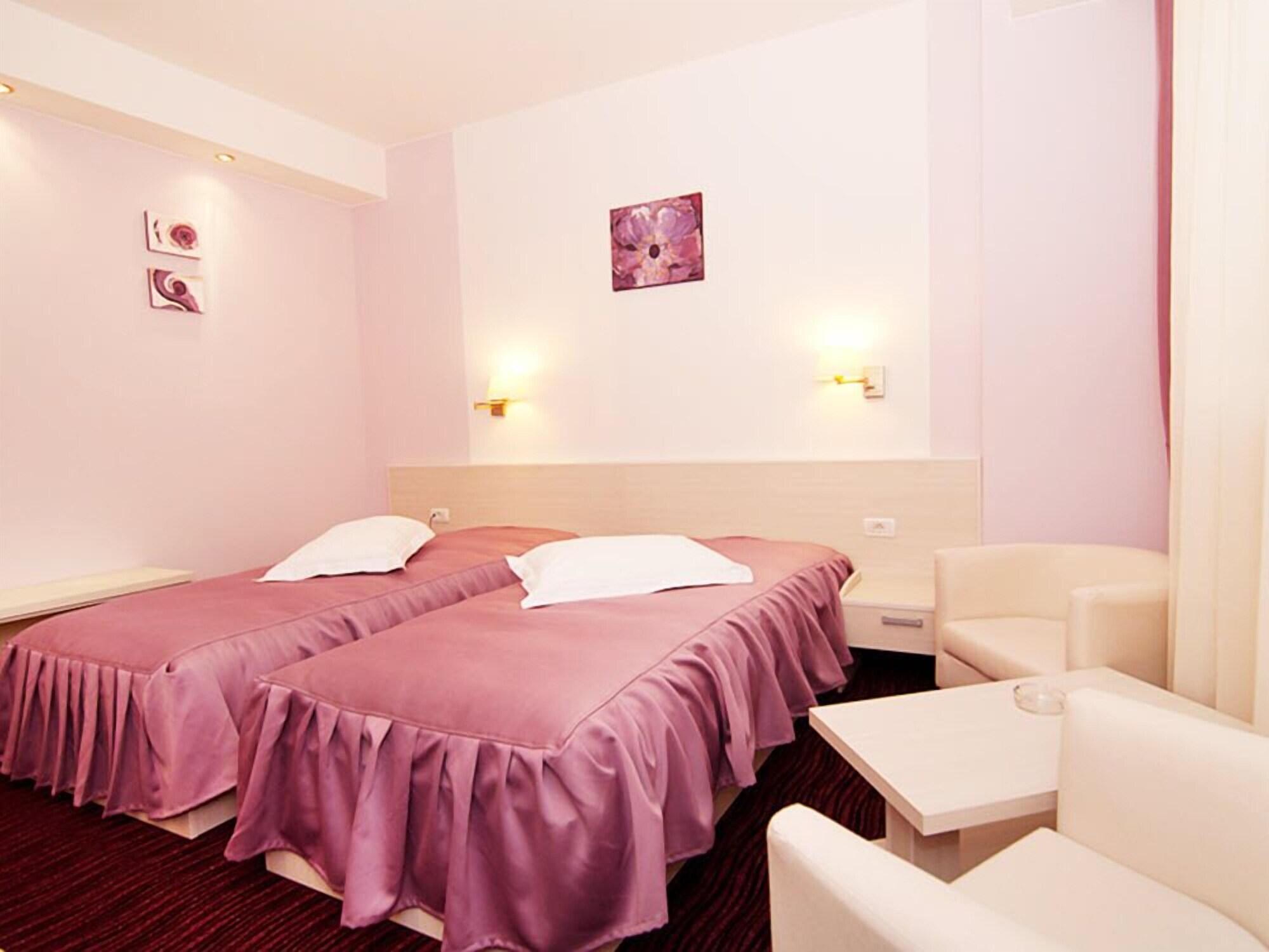 Hotel Nevis Wellness & Spa Oradea Exterior foto