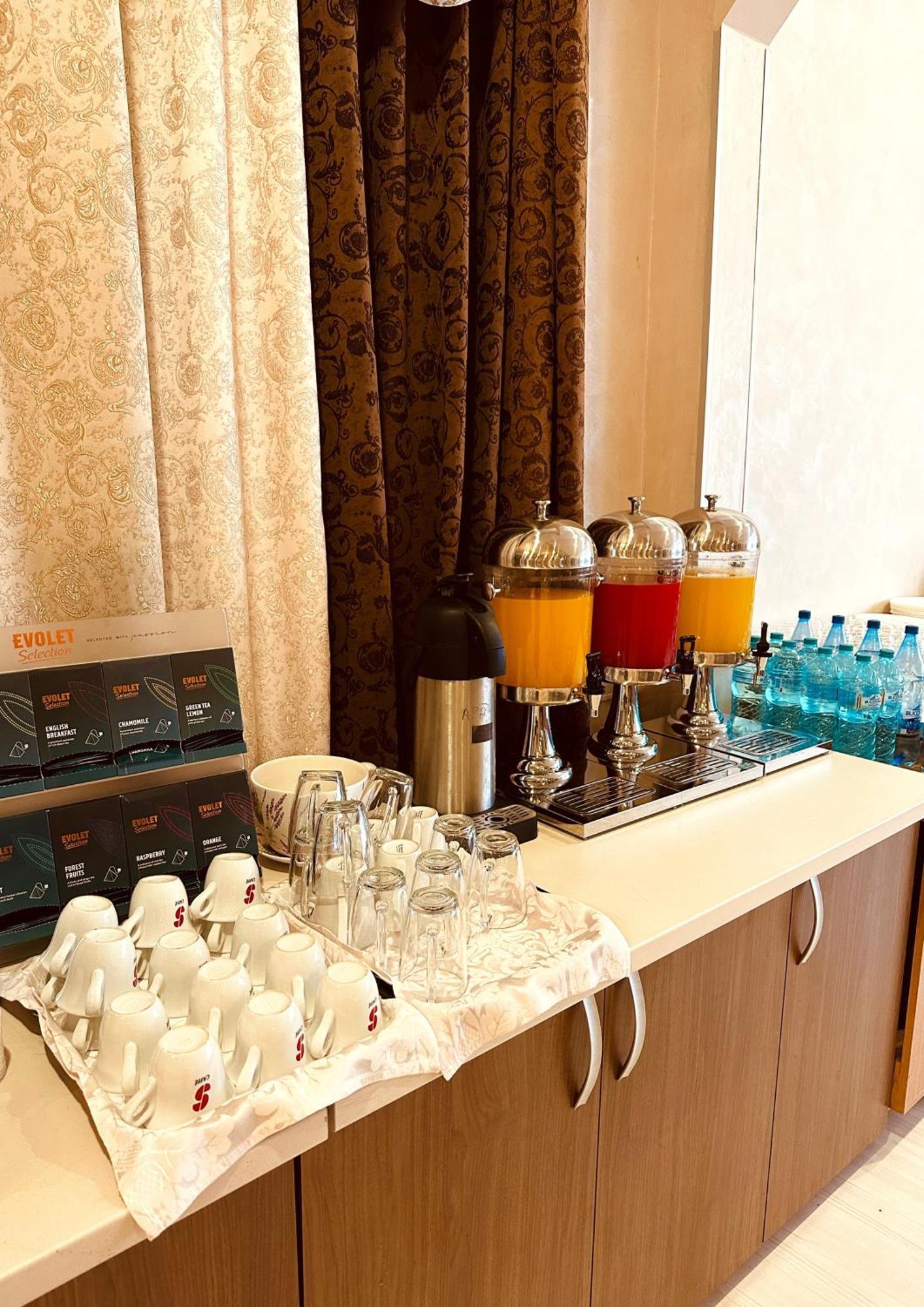 Hotel Nevis Wellness & Spa Oradea Exterior foto