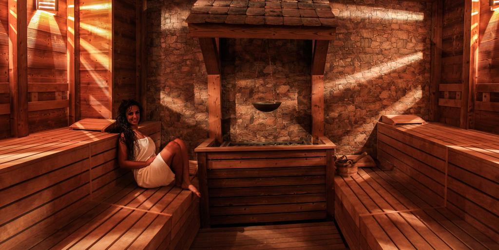 Hotel Nevis Wellness & Spa Oradea Exterior foto