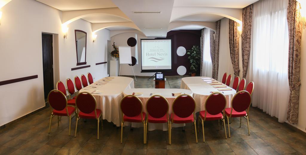 Hotel Nevis Wellness & Spa Oradea Exterior foto
