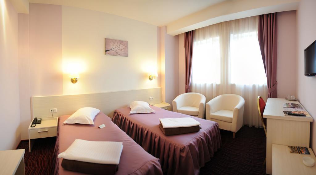 Hotel Nevis Wellness & Spa Oradea Exterior foto
