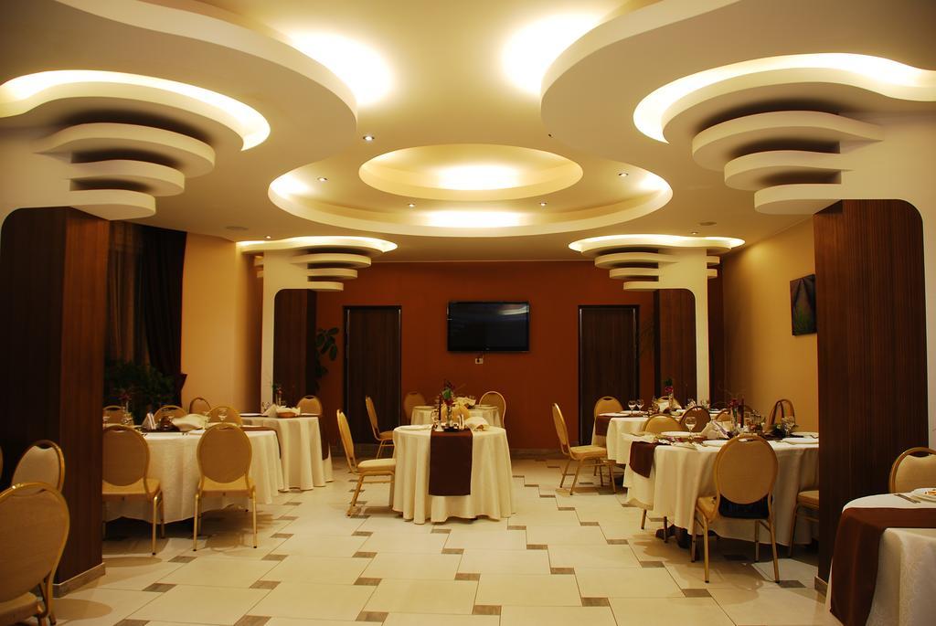 Hotel Nevis Wellness & Spa Oradea Exterior foto